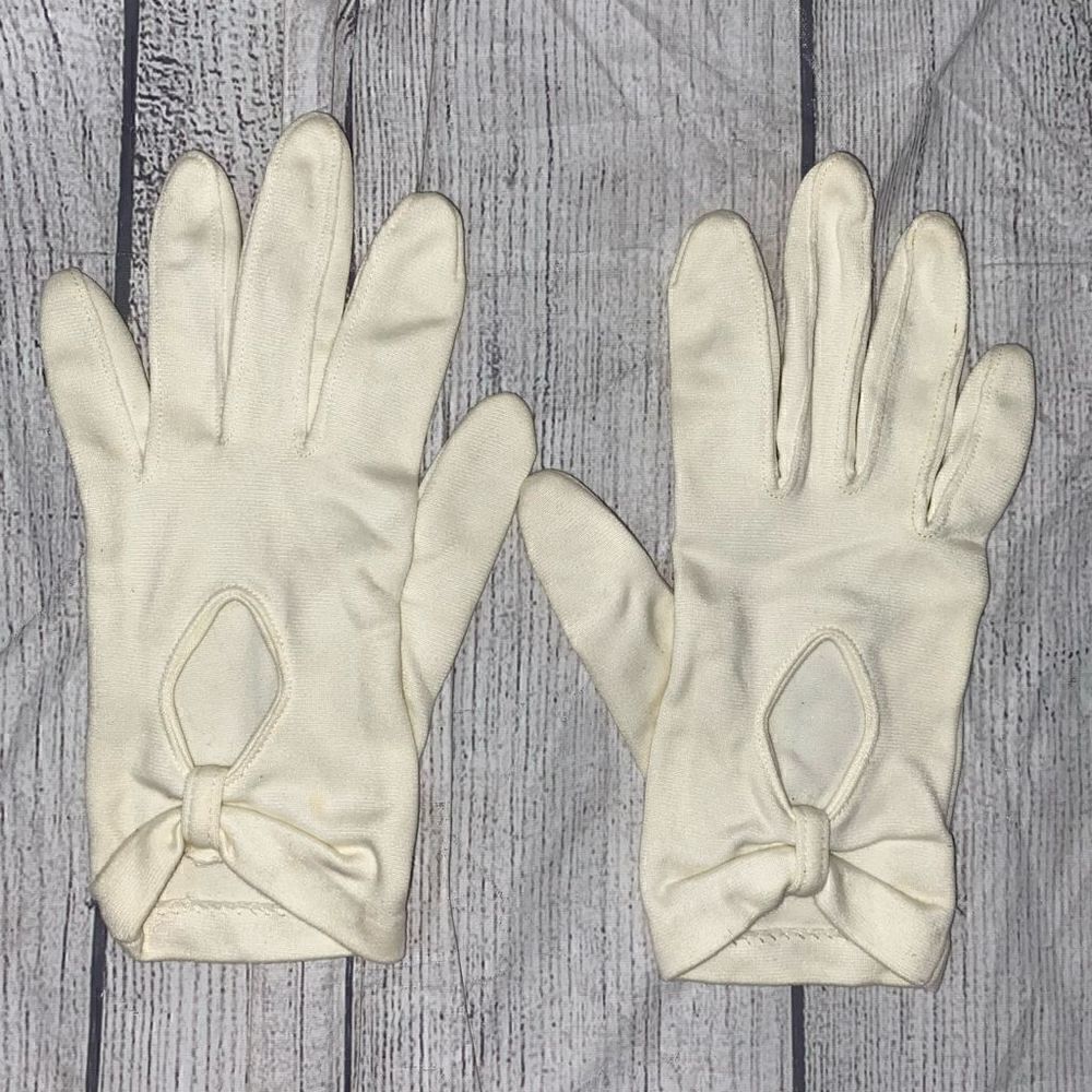 Vintage girls gloves off white big kid small
